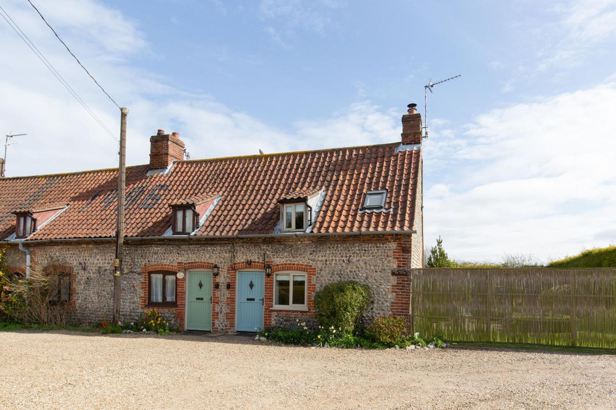 Garden Cottage West Beckham Экстерьер фото
