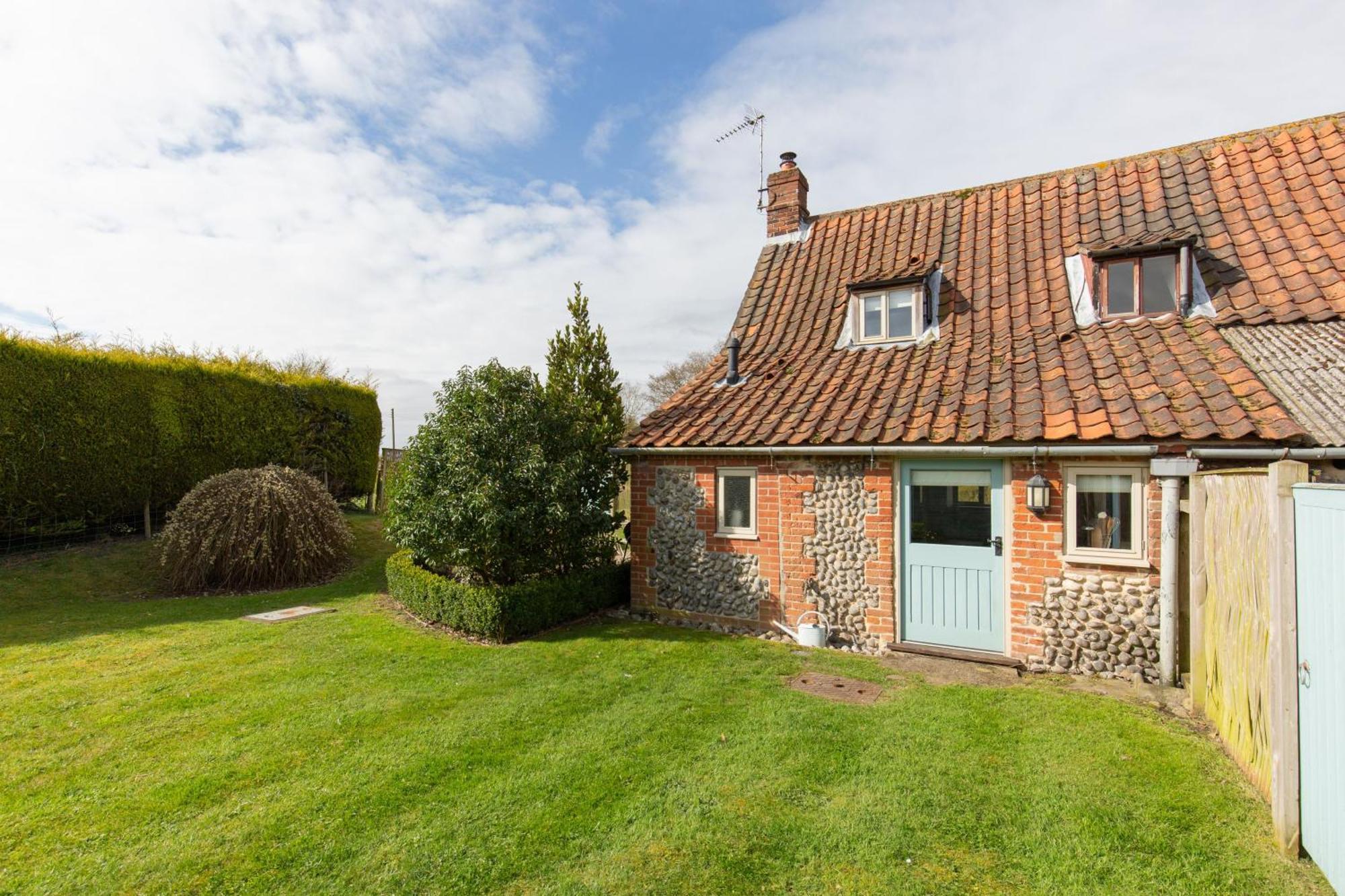 Garden Cottage West Beckham Экстерьер фото